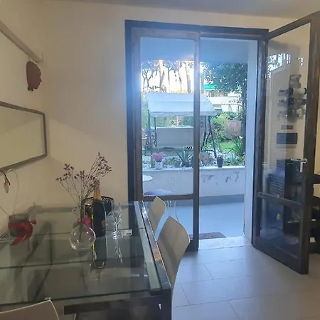 Domusauroom, Relax Nel Cuore Della Versilia - Pet Friendly アパート ヴィアレッジョ